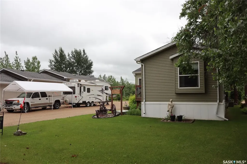60 Pelican Street E Wood River Rm No. 74 SK S0H 2K0