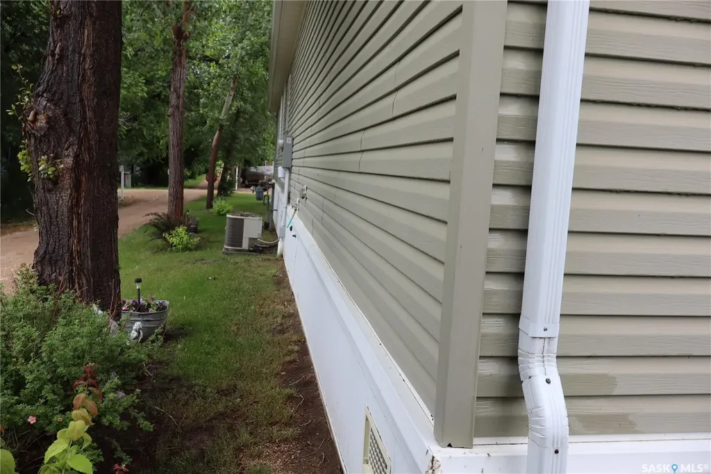 60 Pelican Street E Wood River Rm No. 74 SK S0H 2K0