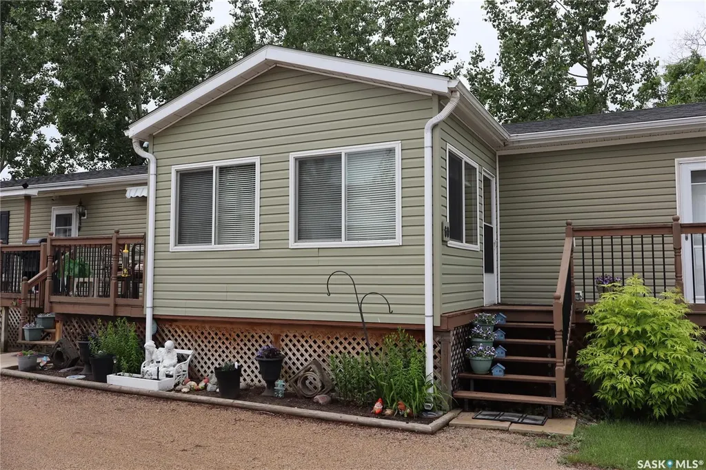 60 Pelican Street E Wood River Rm No. 74 SK S0H 2K0