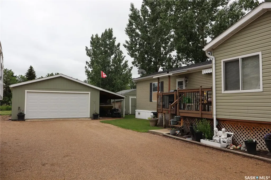60 Pelican Street E Wood River Rm No. 74 SK S0H 2K0