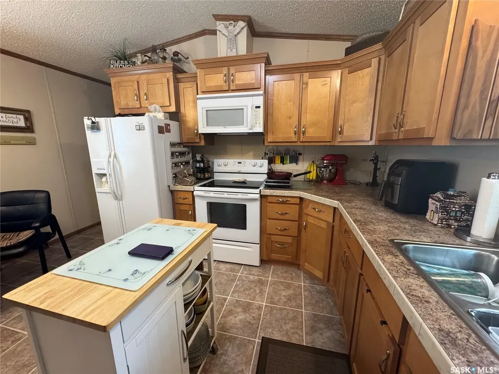 60 Pelican Street E Wood River Rm No. 74 SK S0H 2K0