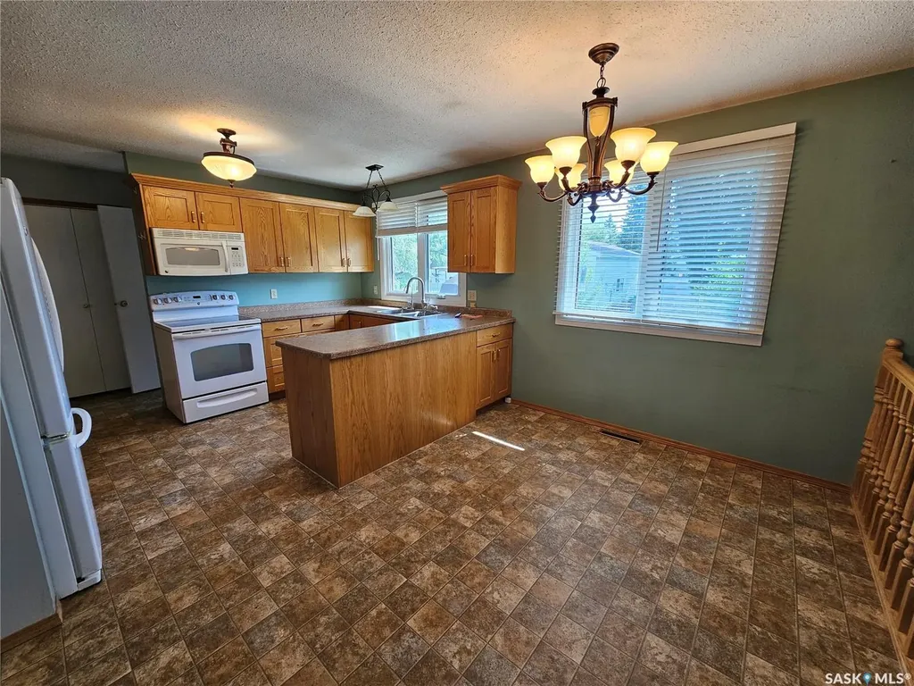 132 10th Avenue E Unity SK S0K 4L0