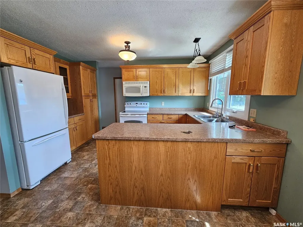 132 10th Avenue E Unity SK S0K 4L0