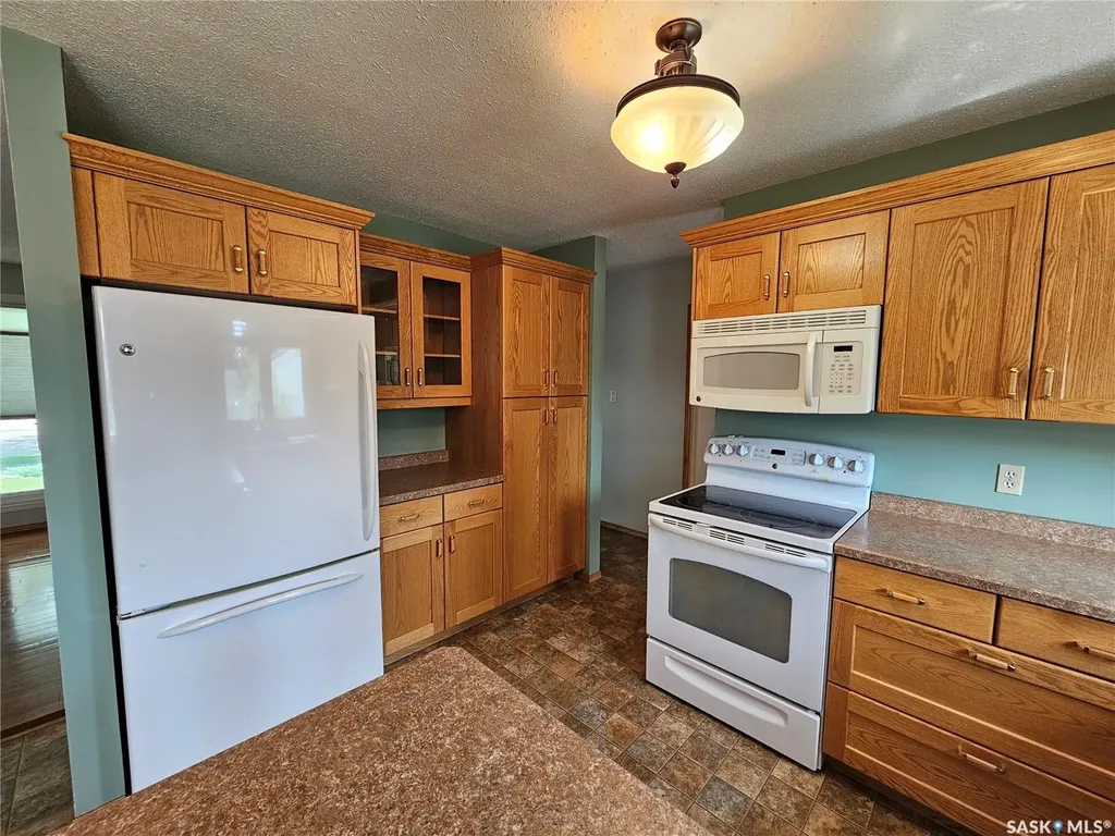 132 10th Avenue E Unity SK S0K 4L0