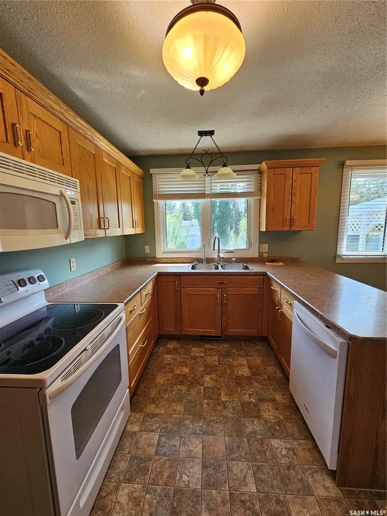 132 10th Avenue E Unity SK S0K 4L0