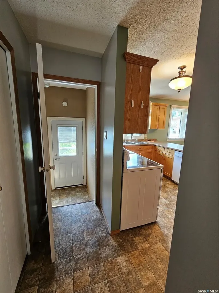 132 10th Avenue E Unity SK S0K 4L0
