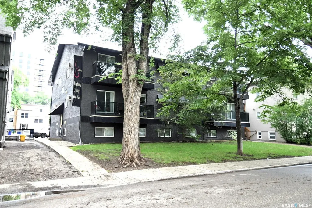 441 4th Avenue N Saskatoon SK S7K 2M4