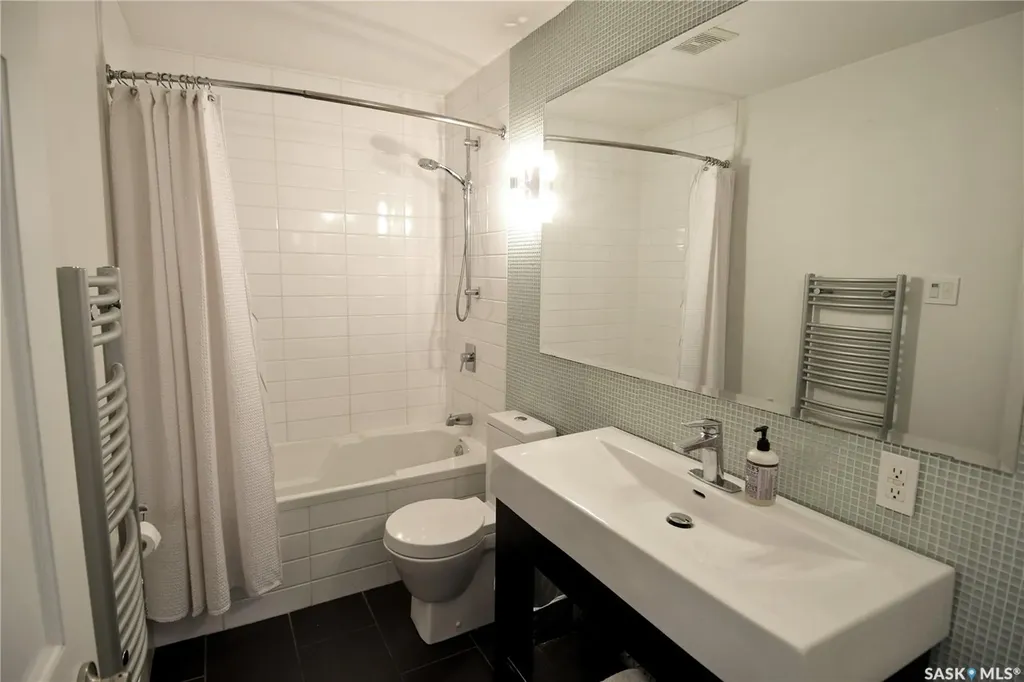 441 4th Avenue N Saskatoon SK S7K 2M4