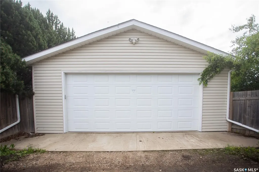 365 Waterloo Crescent Saskatoon SK S7H 4H7
