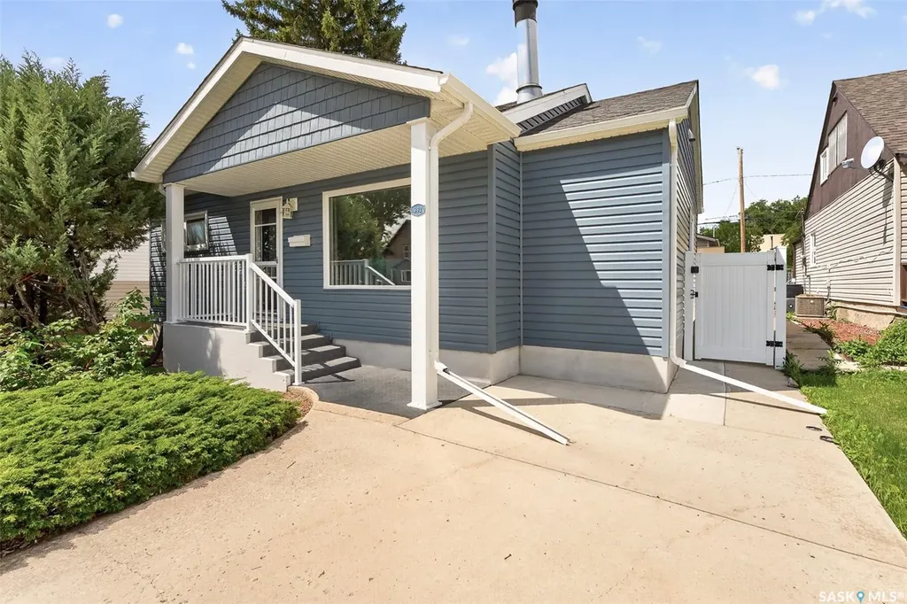 892 7th Avenue NW Moose Jaw SK S6H 4C2