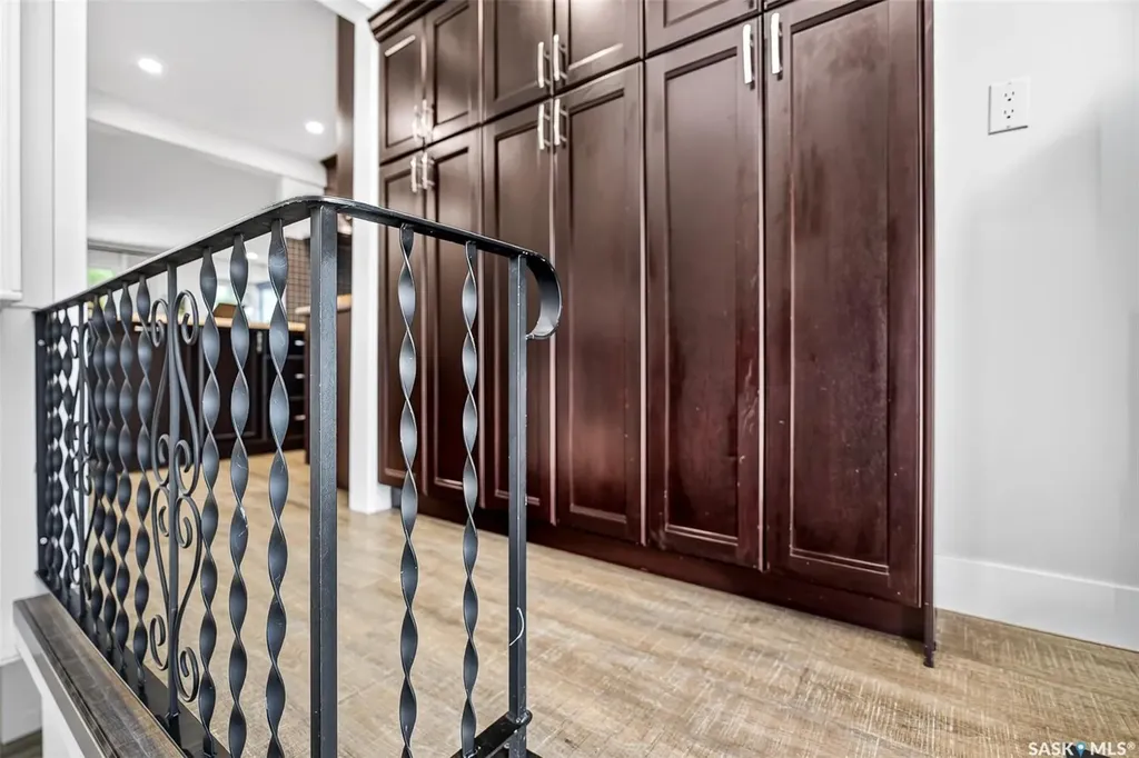 892 7th Avenue NW Moose Jaw SK S6H 4C2
