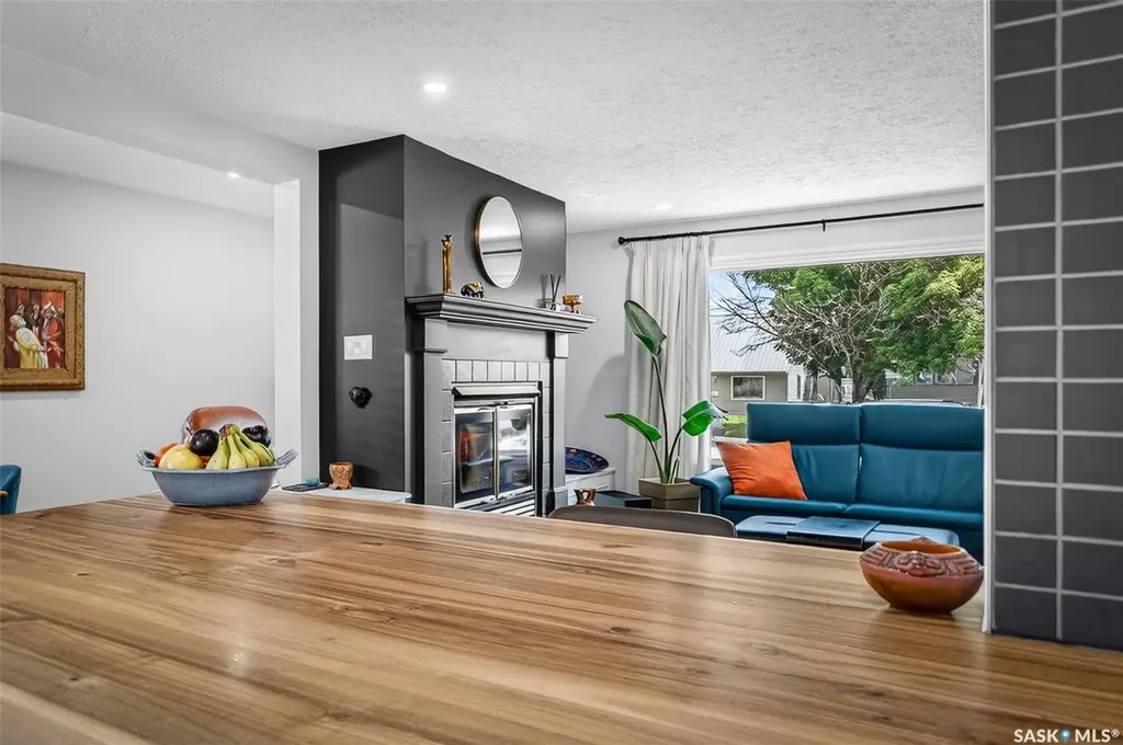 892 7th Avenue NW Moose Jaw SK S6H 4C2