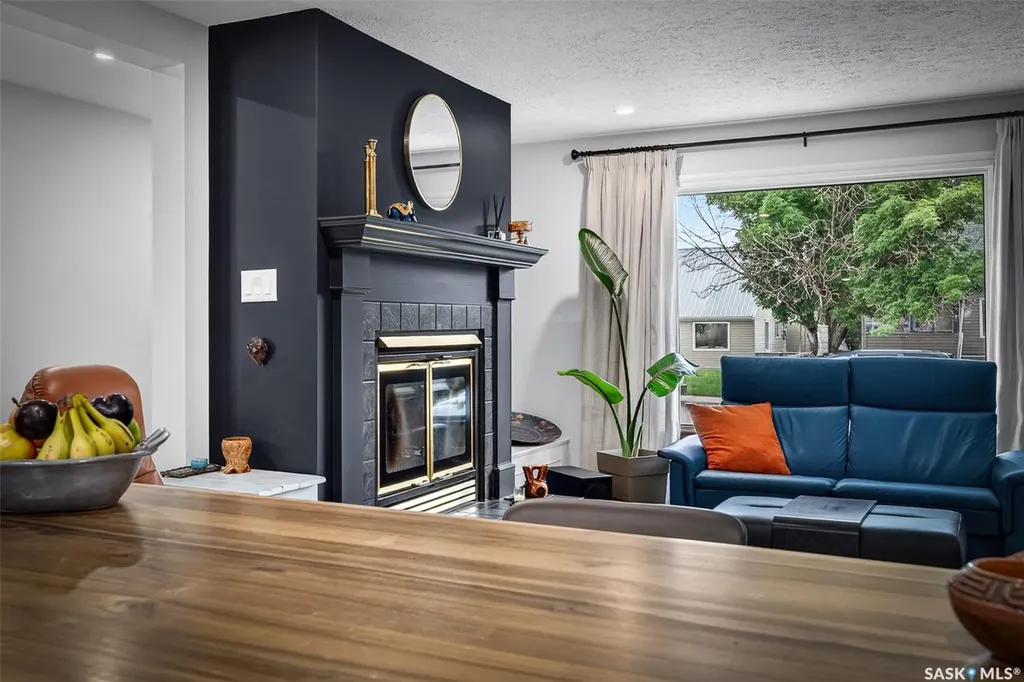 892 7th Avenue NW Moose Jaw SK S6H 4C2
