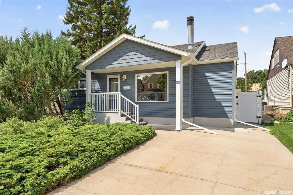 892 7th Avenue NW Moose Jaw SK S6H 4C2
