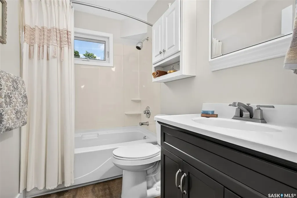 892 7th Avenue NW Moose Jaw SK S6H 4C2