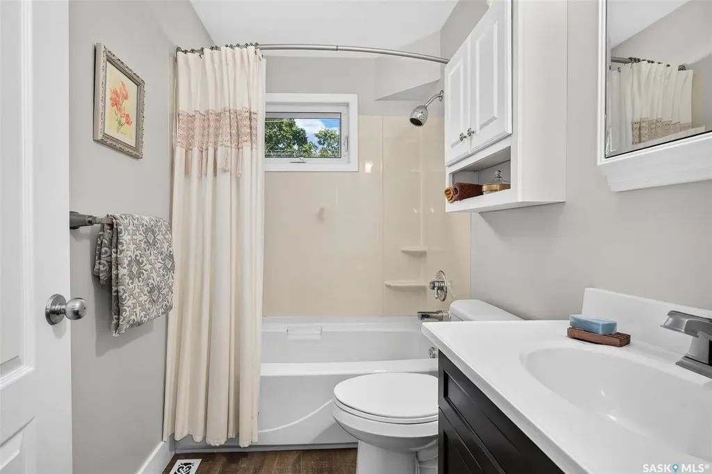 892 7th Avenue NW Moose Jaw SK S6H 4C2