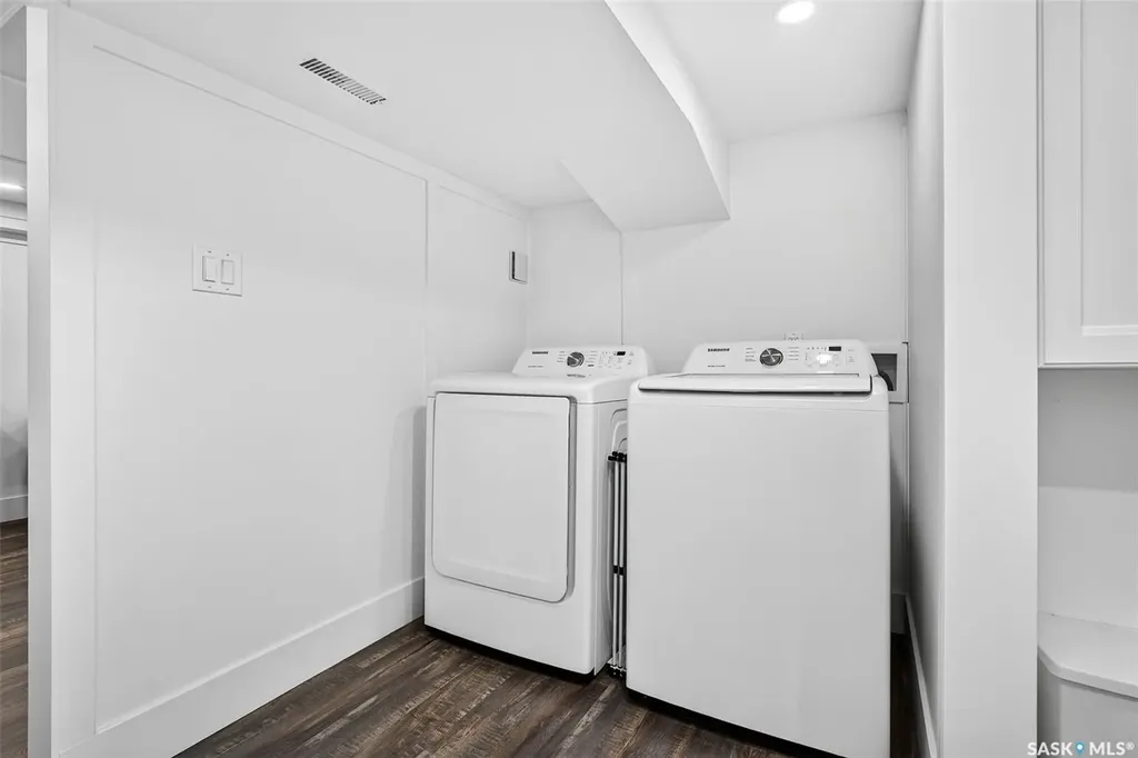 892 7th Avenue NW Moose Jaw SK S6H 4C2