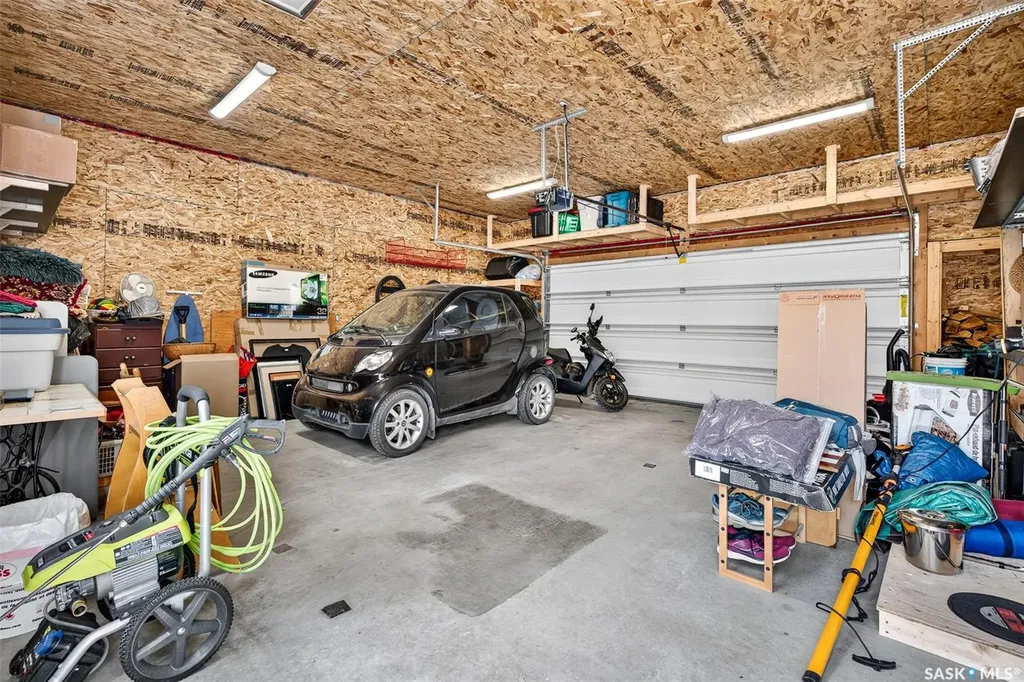 892 7th Avenue NW Moose Jaw SK S6H 4C2