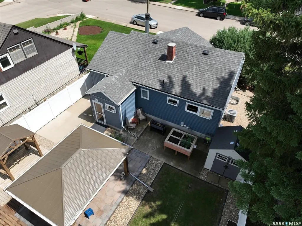 892 7th Avenue NW Moose Jaw SK S6H 4C2