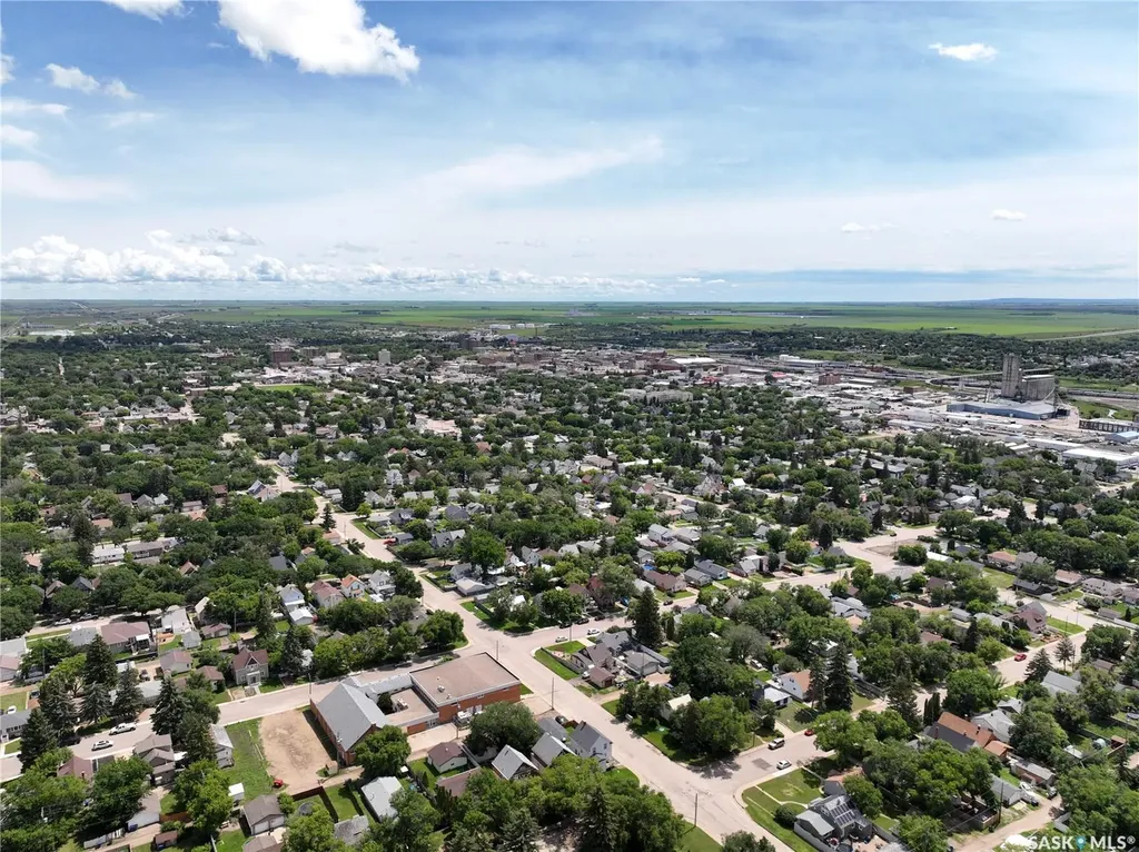 892 7th Avenue NW Moose Jaw SK S6H 4C2