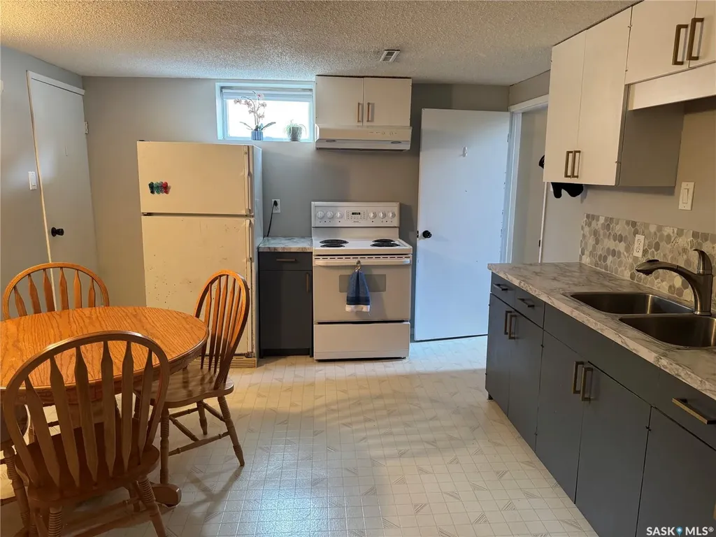 23 Dunning Crescent Saskatoon SK S7J 2S6