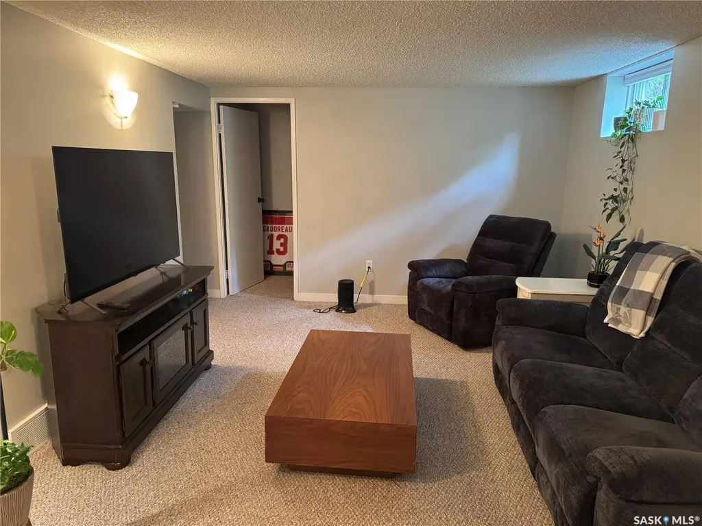 23 Dunning Crescent Saskatoon SK S7J 2S6
