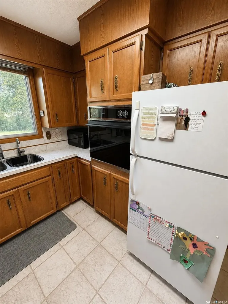4266 Price Avenue Gull Lake SK S0N 1A0