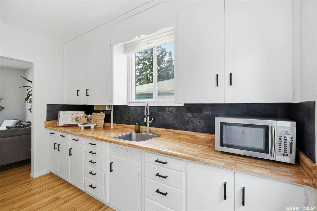 441 Vancouver Avenue N Saskatoon SK S7L 4J8