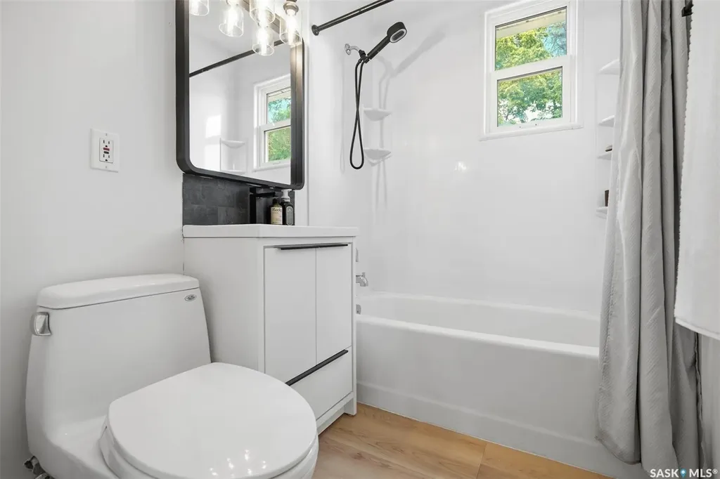 441 Vancouver Avenue N Saskatoon SK S7L 4J8