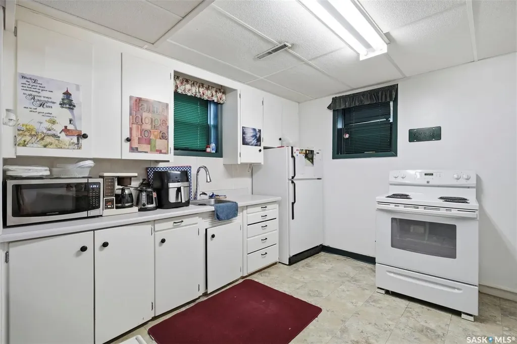 441 Vancouver Avenue N Saskatoon SK S7L 4J8