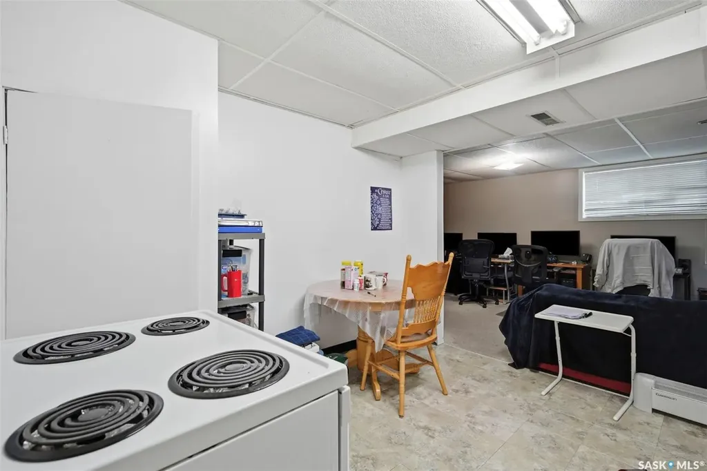 441 Vancouver Avenue N Saskatoon SK S7L 4J8