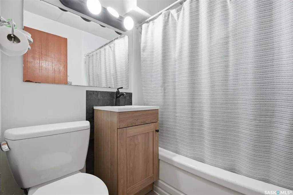 441 Vancouver Avenue N Saskatoon SK S7L 4J8