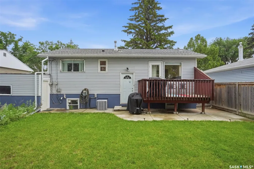441 Vancouver Avenue N Saskatoon SK S7L 4J8