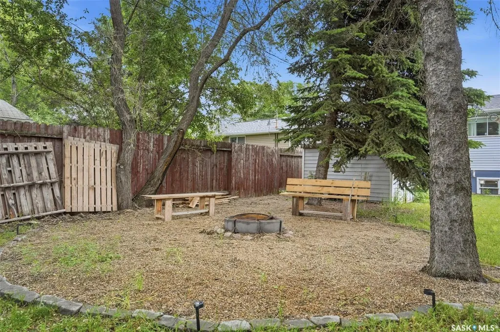 441 Vancouver Avenue N Saskatoon SK S7L 4J8