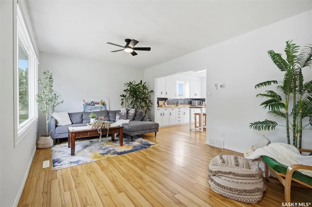 441 Vancouver Avenue N Saskatoon SK S7L 4J8