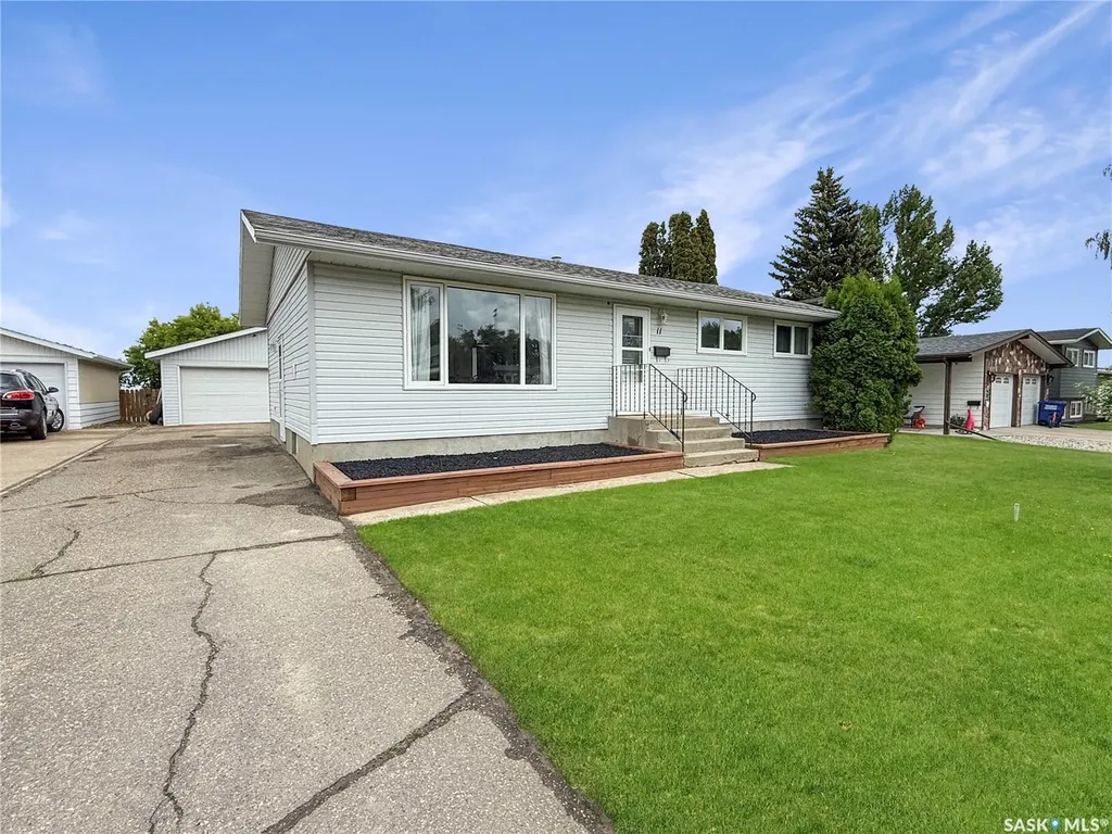 11 Hayward Place Swift Current SK S9H 3Z9