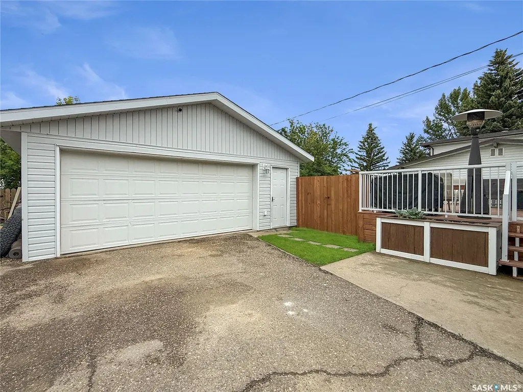 11 Hayward Place Swift Current SK S9H 3Z9