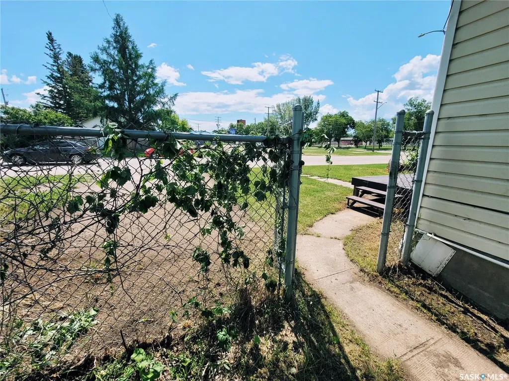 618 8th Street E Prince Albert SK S6V 0W7