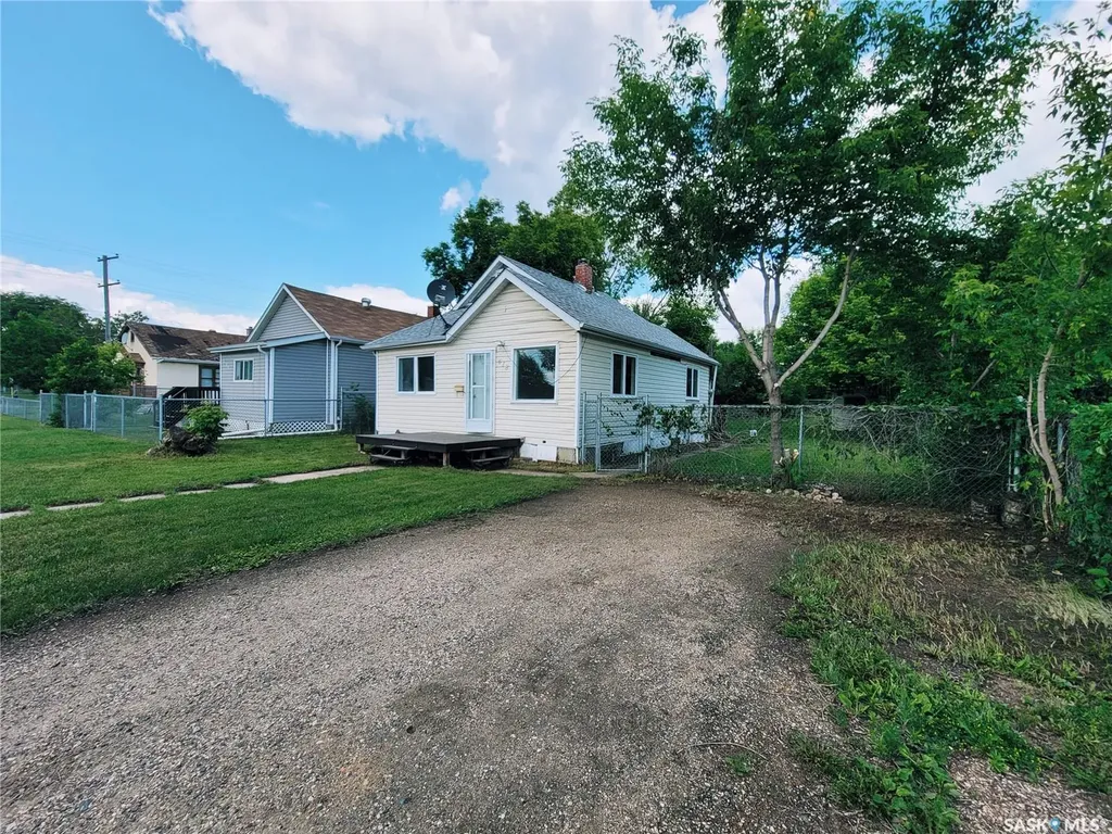 618 8th Street E Prince Albert SK S6V 0W7