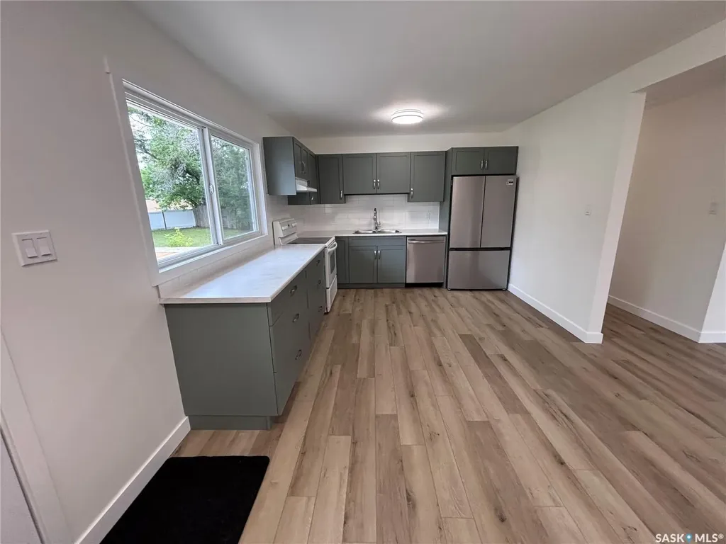 2516 Tomlinson Crescent Saskatoon SK S7L 3N2