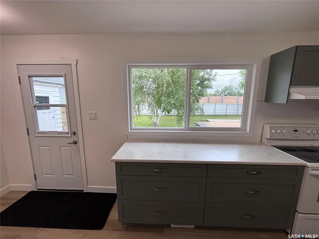 2516 Tomlinson Crescent Saskatoon SK S7L 3N2