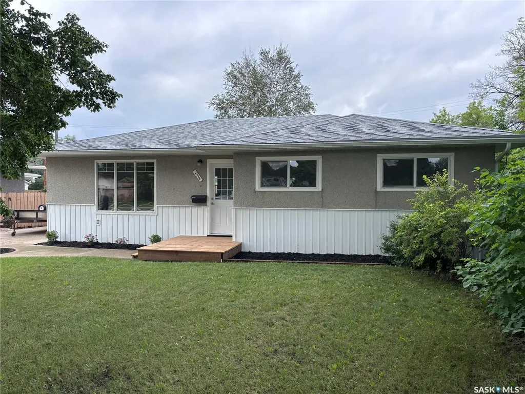 2516 Tomlinson Crescent Saskatoon SK S7L 3N2