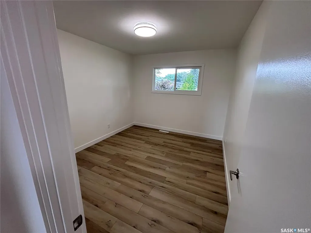 2516 Tomlinson Crescent Saskatoon SK S7L 3N2