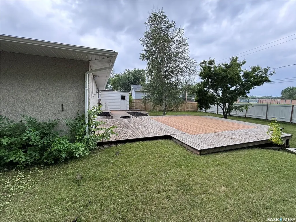 2516 Tomlinson Crescent Saskatoon SK S7L 3N2