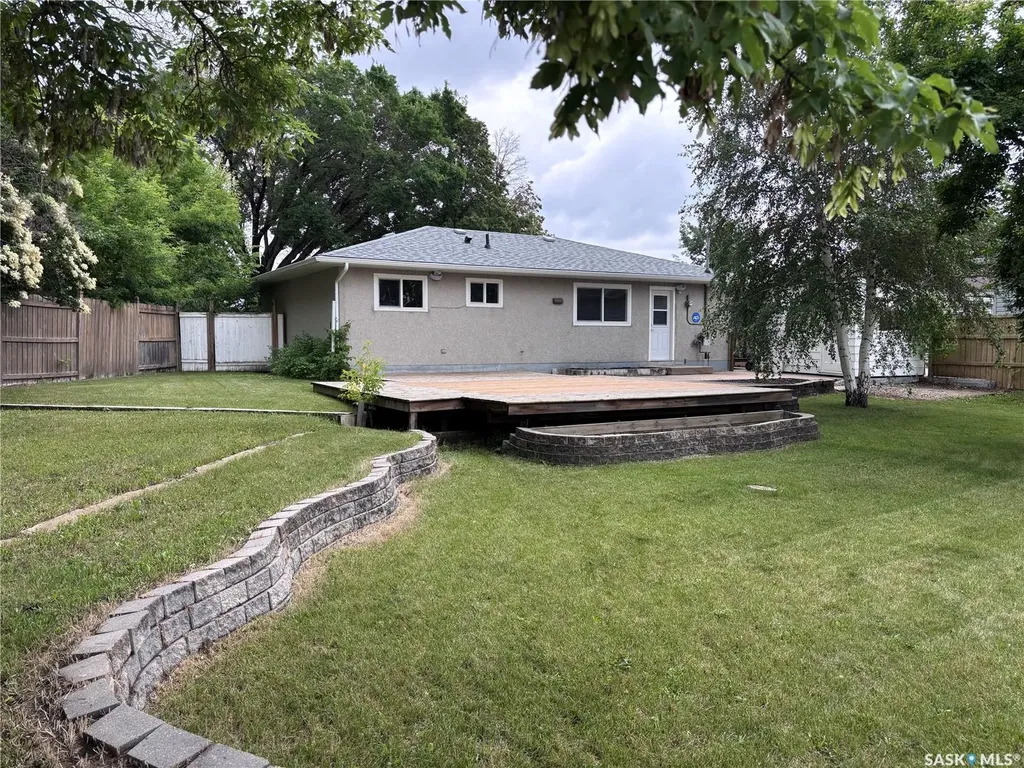 2516 Tomlinson Crescent Saskatoon SK S7L 3N2