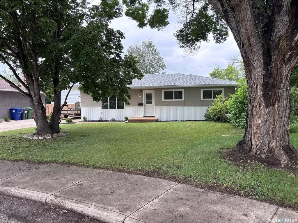 2516 Tomlinson Crescent Saskatoon SK S7L 3N2