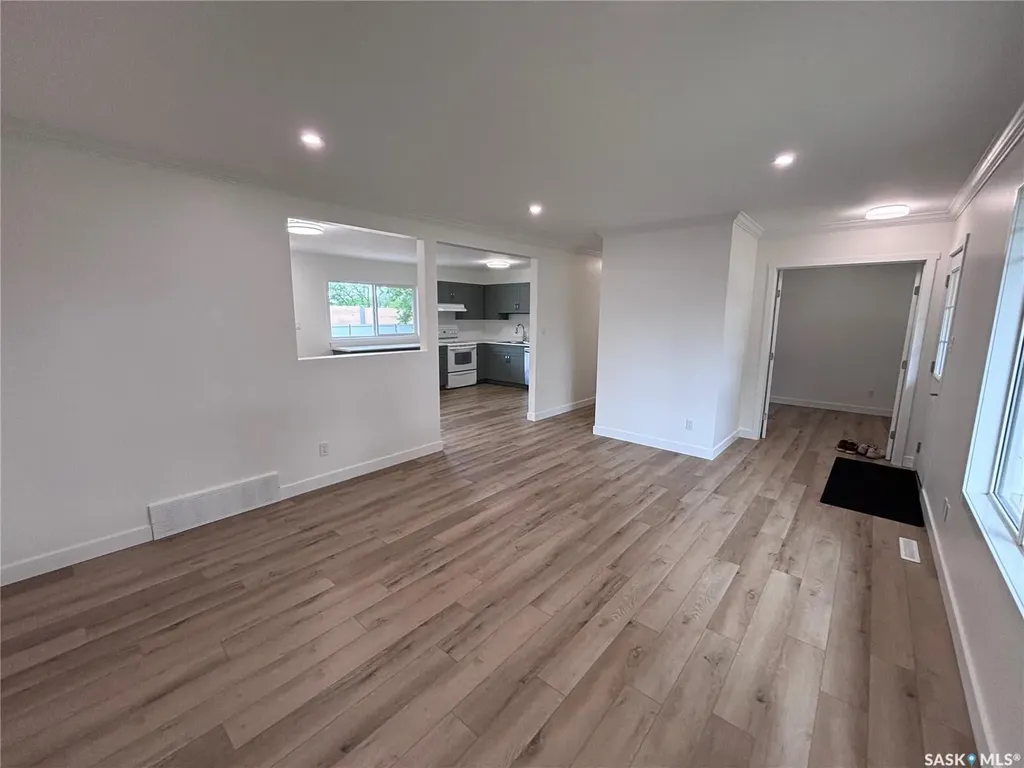 2516 Tomlinson Crescent Saskatoon SK S7L 3N2