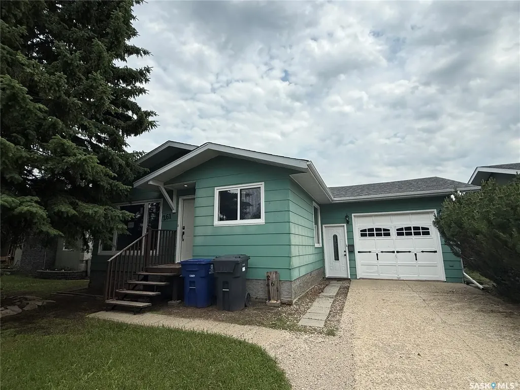 261 Bean Crescent Weyburn SK S4H 3A3