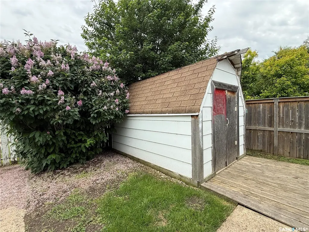 261 Bean Crescent Weyburn SK S4H 3A3