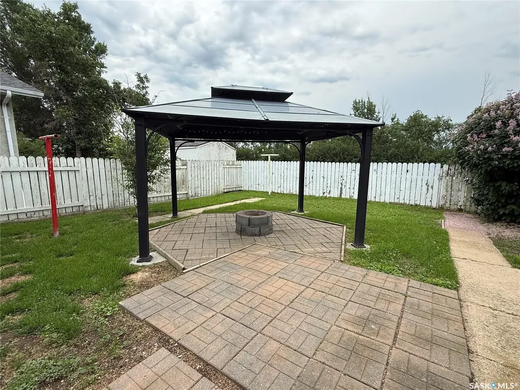 261 Bean Crescent Weyburn SK S4H 3A3